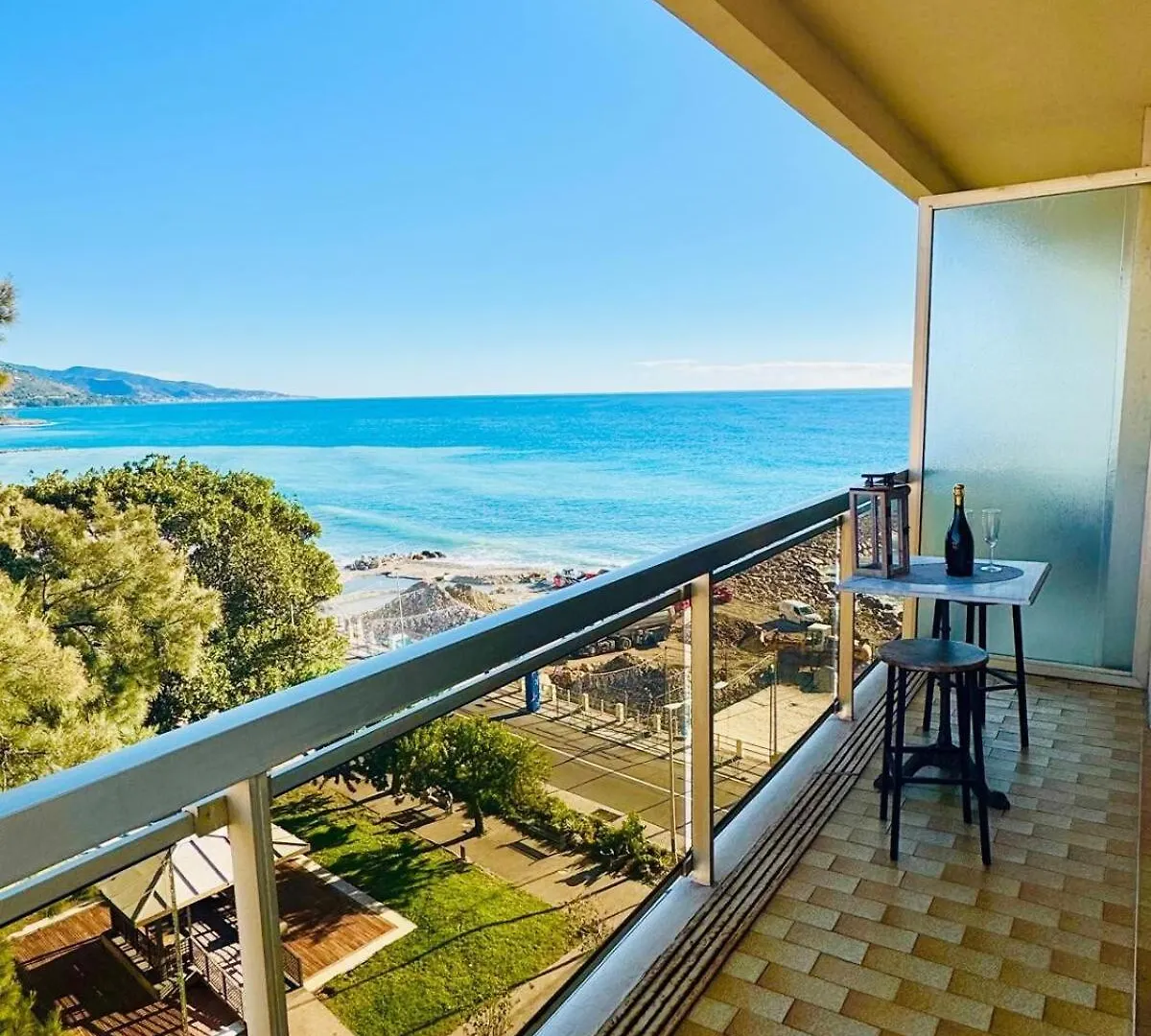 Apartment Berkeley, Studio, Terrasse, Vue Mer, Parking, Clim Menton